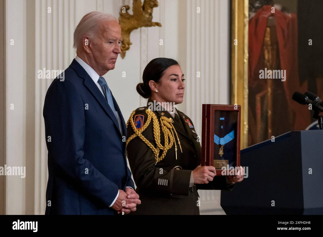 Washington, Stati Uniti. 3 luglio 2024. Il presidente degli Stati Uniti Joe Biden pronuncia le sue osservazioni alla cerimonia della Medal of Honor nella East Room della Casa Bianca a Washington, DC, mercoledì 3 luglio 2024. Foto di Ken Cedeno/UPI credito: UPI/Alamy Live News Foto Stock