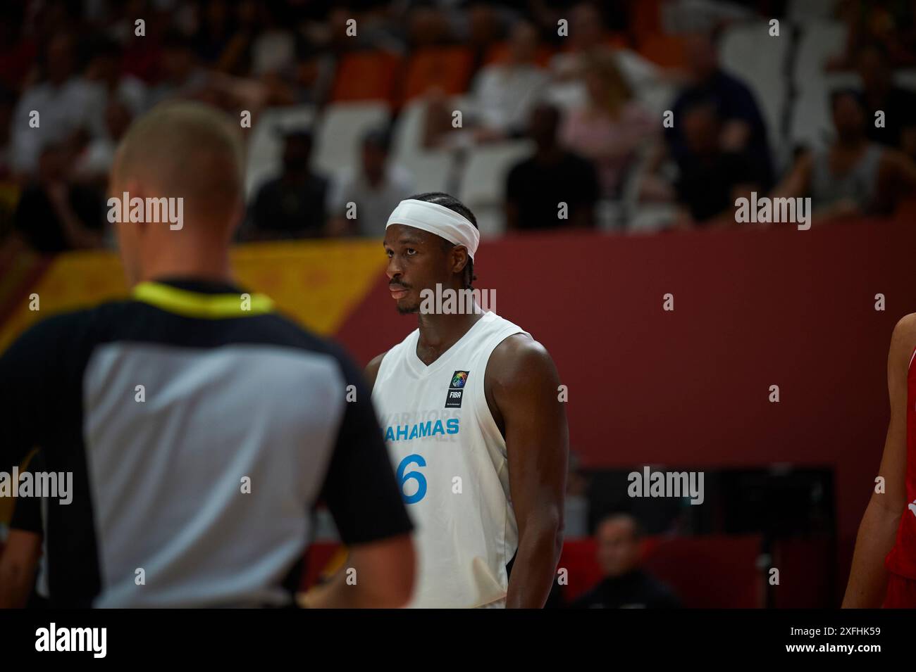 Travis Munnings della squadra delle Bahamas visto in azione durante la partita tra Bahamas e Polonia nel Torneo di qualificazione Olimpica FIBA Spagna 2024 gruppo pha Foto Stock