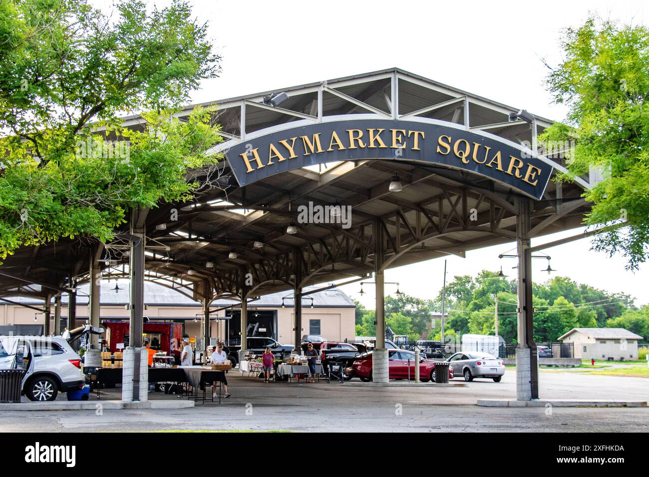 Leavenworth, Kansas, USA - 07.03.2024: Mercato agricolo di Haymarket Square nel centro storico Foto Stock