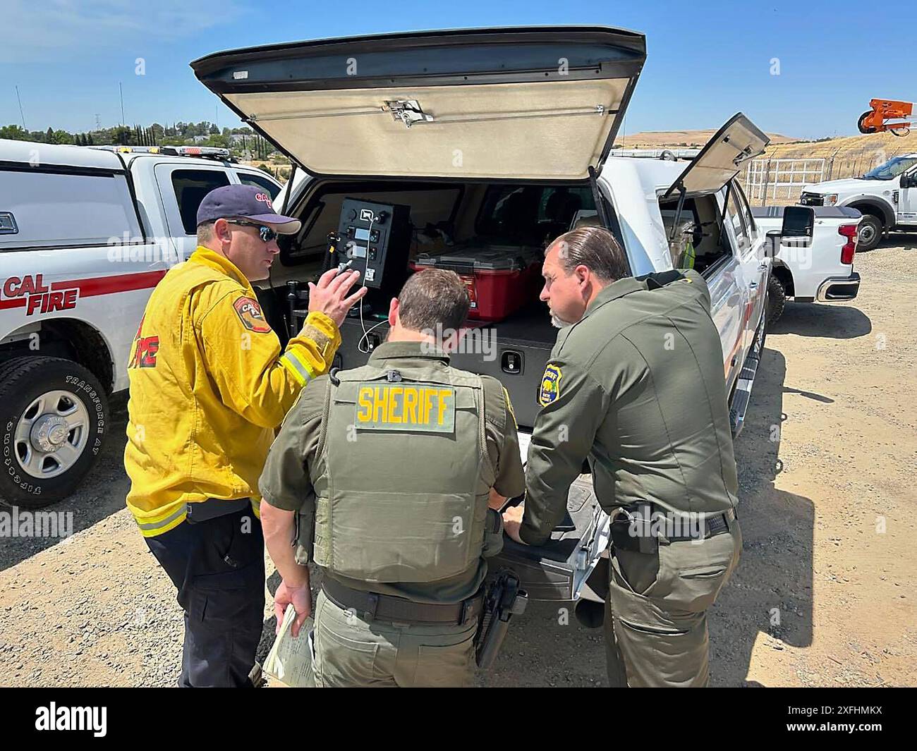 Oroville, California, Stati Uniti. 3 luglio 2024. I responsabili delle emergenze dell'ufficio dello sceriffo di Butte County hanno istituito un comando unificato con i VIGILI DEL FUOCO CAL e i partner delle forze di polizia locali per coordinare una risposta delle aree che devono essere evacuate durante l'incendio Thompson a Oroville martedì 2 luglio 2024. Circa 28.000 residenti sono stati costretti ad evacuare a causa dell'incendio di Thompson che si è rapidamente diffuso su più di 3.000 acri vicino alla città di Oroville, a circa un'ora fuori Sacramento. (Credit Image: © Butte County Sheriff's OfficeZUMA Press Wire) SOLO PER USO EDITORIALE! Non per USO commerciale! Foto Stock