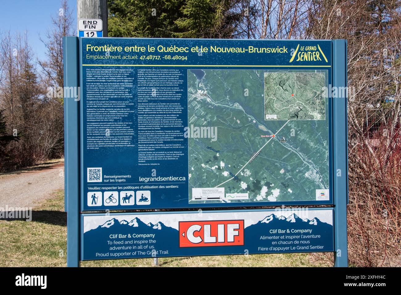 Insegna in francese della provincia di confine tra Quebec e nuovo Brunswick sul sentiero Trans Canada a Edmunston, New Brunswick, Canada Foto Stock