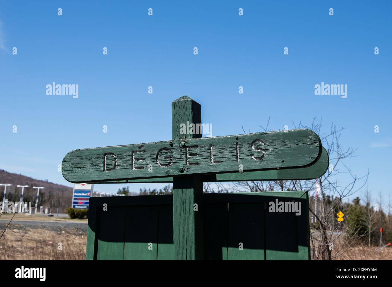 Insegna di Degelis al confine tra Quebec e nuovo Brunswick sul sentiero Trans Canada in Quebec, Canada Foto Stock