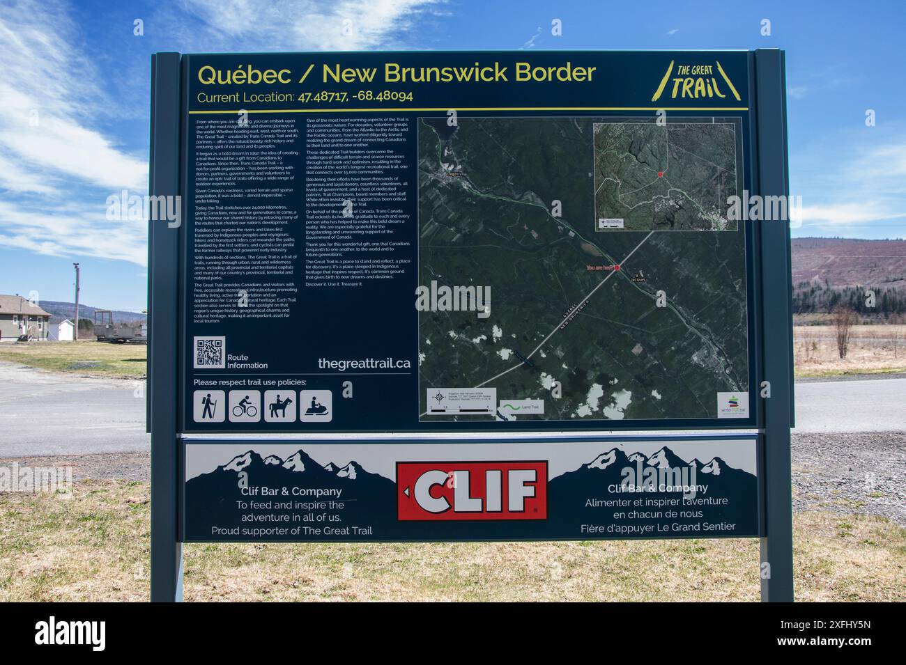 Insegna della provincia di confine tra Quebec e New Brunswick sul sentiero Trans Canada a Edmunston, New Brunswick, Canada Foto Stock