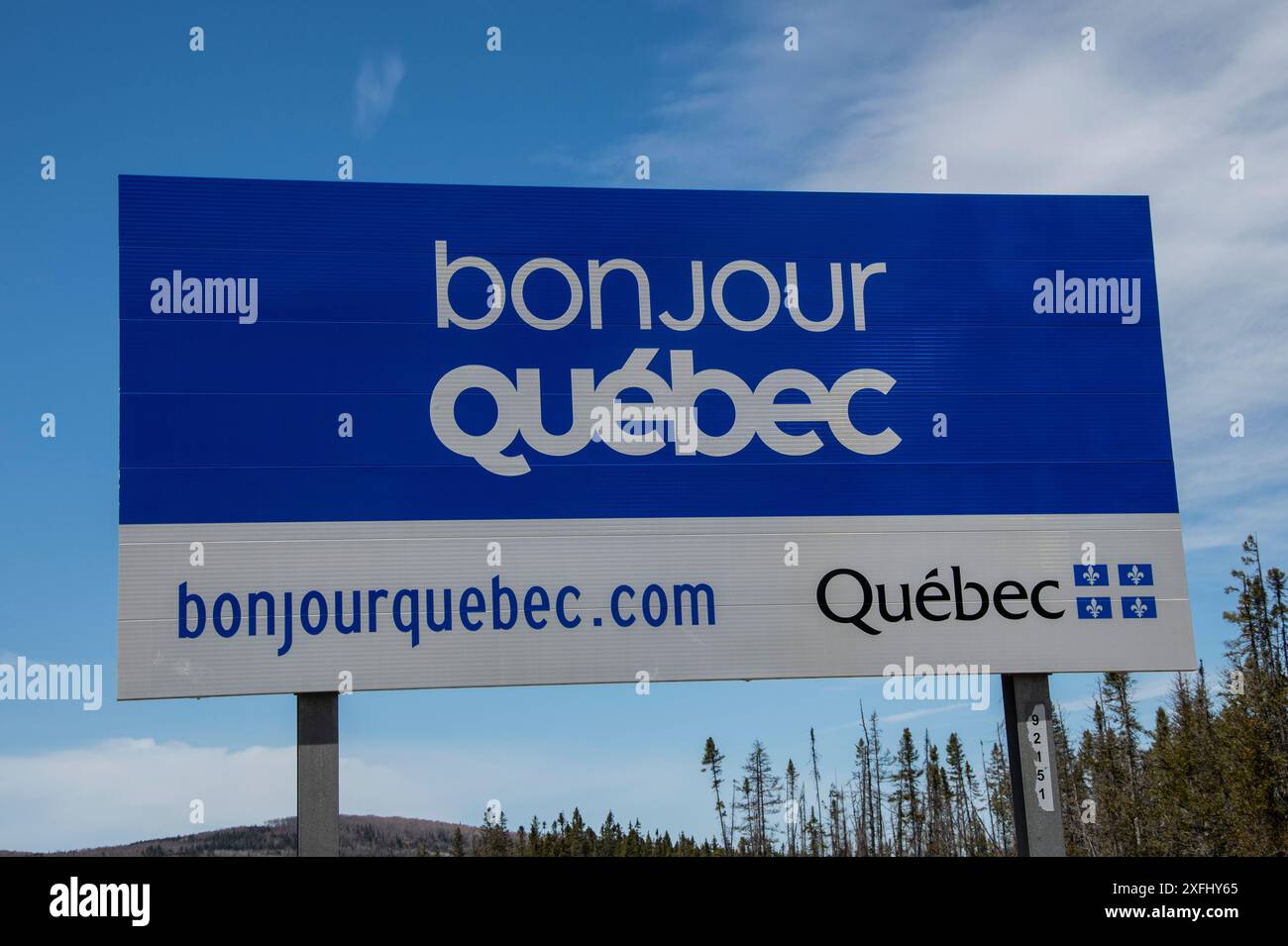 Insegna per Bonjour Quebec sull'Autoroute 85 al confine tra Quebec e nuovo Brunswick a Degelis, Quebec, Canada Foto Stock