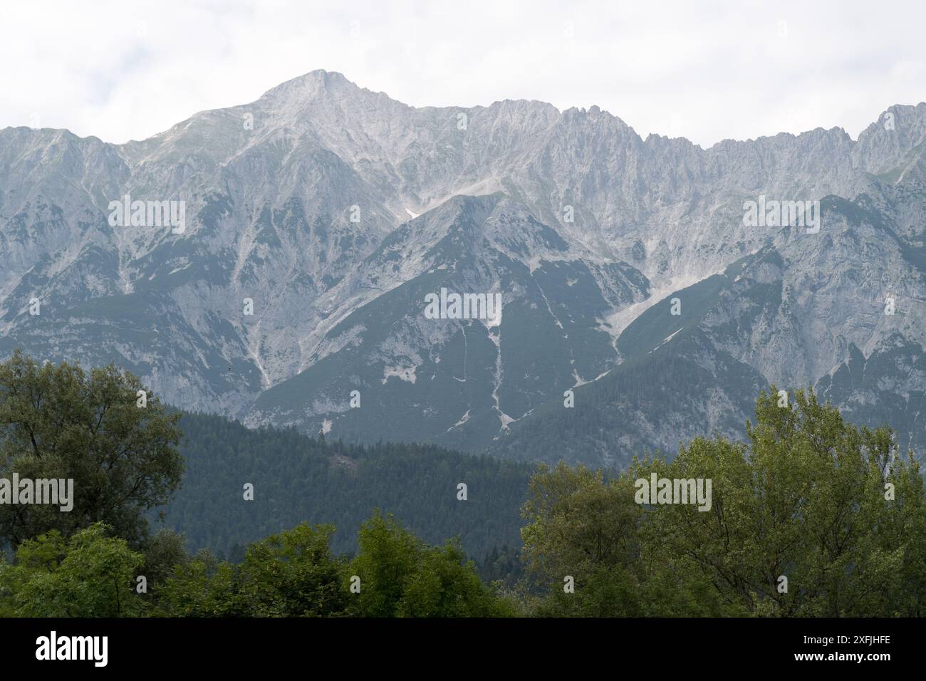 Alpi calcaree settentrionali viste da Weer, Tirol, Austria© Wojciech Strozyk / Alamy foto di scorta Foto Stock