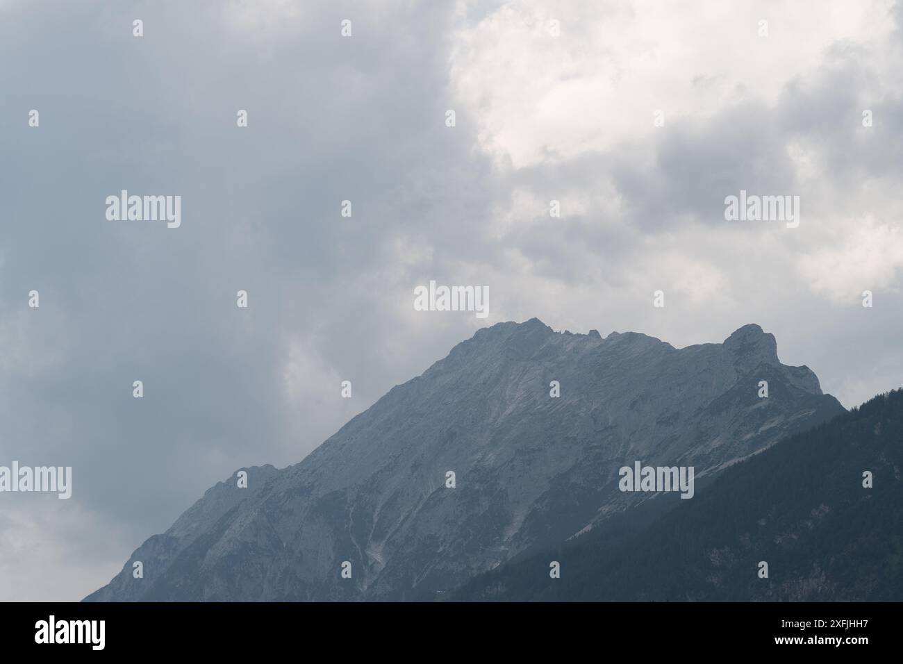 Alpi calcaree settentrionali viste da Weer, Tirol, Austria© Wojciech Strozyk / Alamy foto di scorta Foto Stock