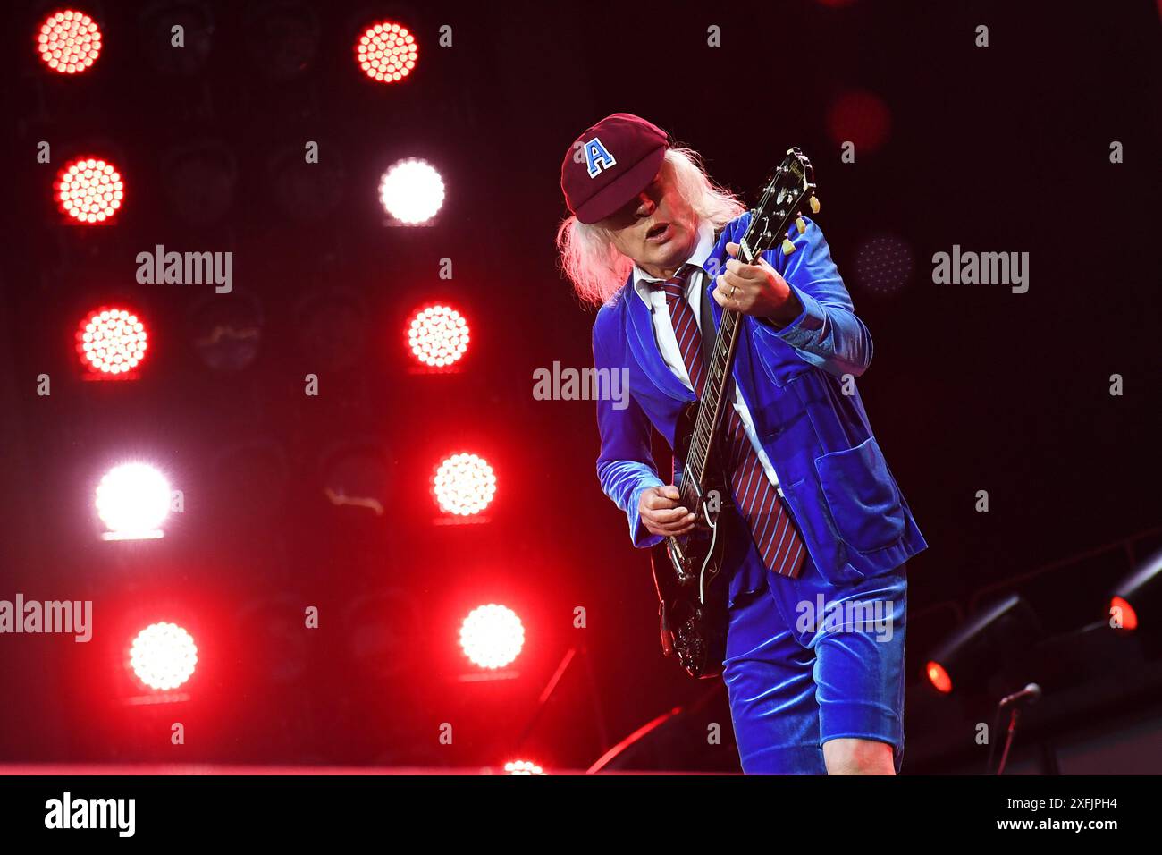 REGNO UNITO. 3 luglio 2024. LONDRA, INGHILTERRA - 3 LUGLIO: Angus Young di "AC/DC" si esibisce al Wembley Stadium il 3 luglio 2024 a Londra, Inghilterra. CAP/Mar © Mar/Capital Pictures credito: Capital Pictures/Alamy Live News Foto Stock