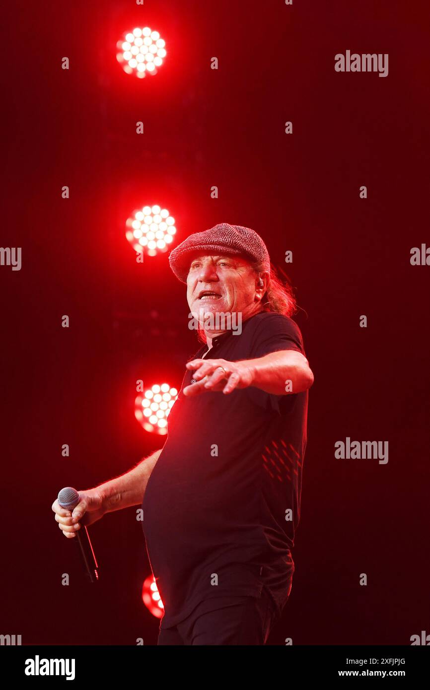 REGNO UNITO. 3 luglio 2024. LONDRA, INGHILTERRA - 03 LUGLIO: Brian Johnson di "AC/DC" si esibisce al Wembley Stadium il 3 luglio 2024 a Londra, Inghilterra. CAP/Mar © Mar/Capital Pictures credito: Capital Pictures/Alamy Live News Foto Stock