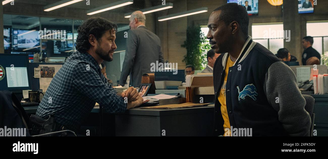 Beverly Hills Cop: Axel F (2024) diretto da Mark Molloy e interpretato da Joseph Gordon-Levitt e Eddie Murphy. Axel Foley torna a Beverly Hills dopo che sua figlia è stata minacciata per una riunione di famiglia che include i vecchi amici John Taggart e Billy Rosewood per scoprire una cospirazione. Fotografia pubblicitaria ***SOLO PER USO EDITORIALE***. Crediti: BFA / Melinda sue Gordon / Netflix Foto Stock