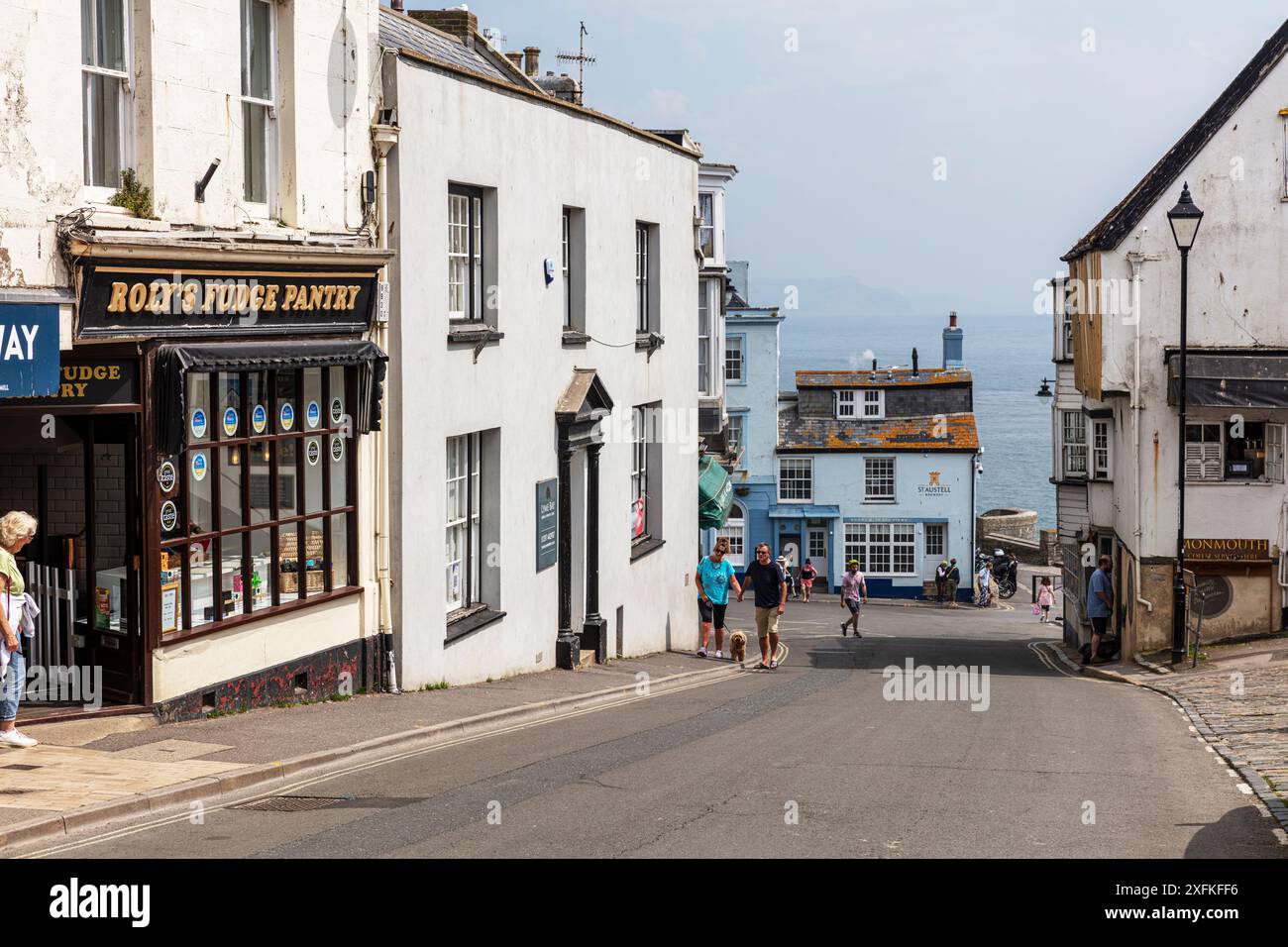 Lyme Regis, Dorset, Regno Unito, Inghilterra, Lyme Regis Regno Unito, Lyme Regis Dorset, città di lyme regis, centro città, strada principale, negozi, shopping, strada, Foto Stock
