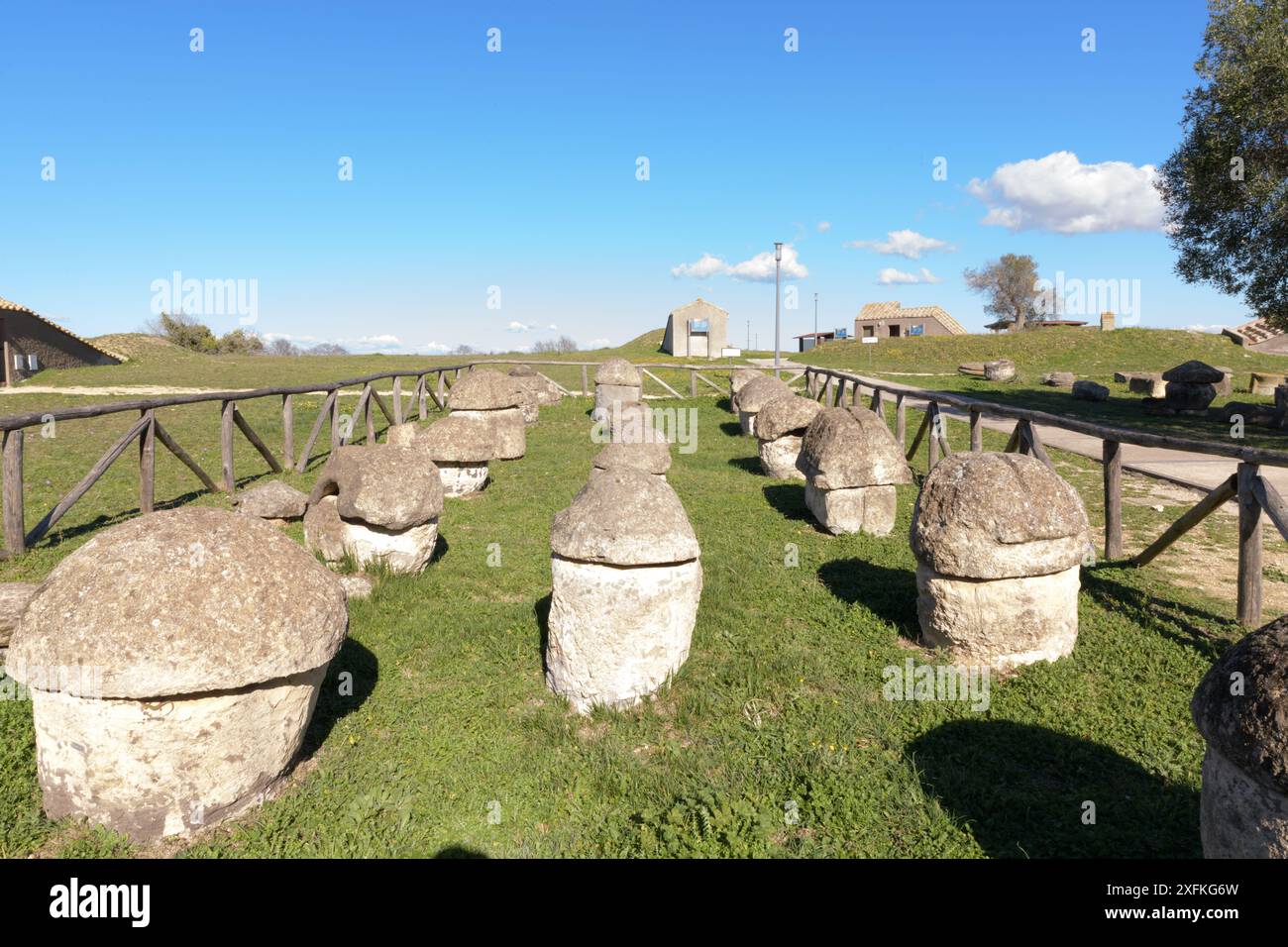 Necropoli etrusca di Monterozzi - prime tombe di Villanovan. Italia Foto Stock