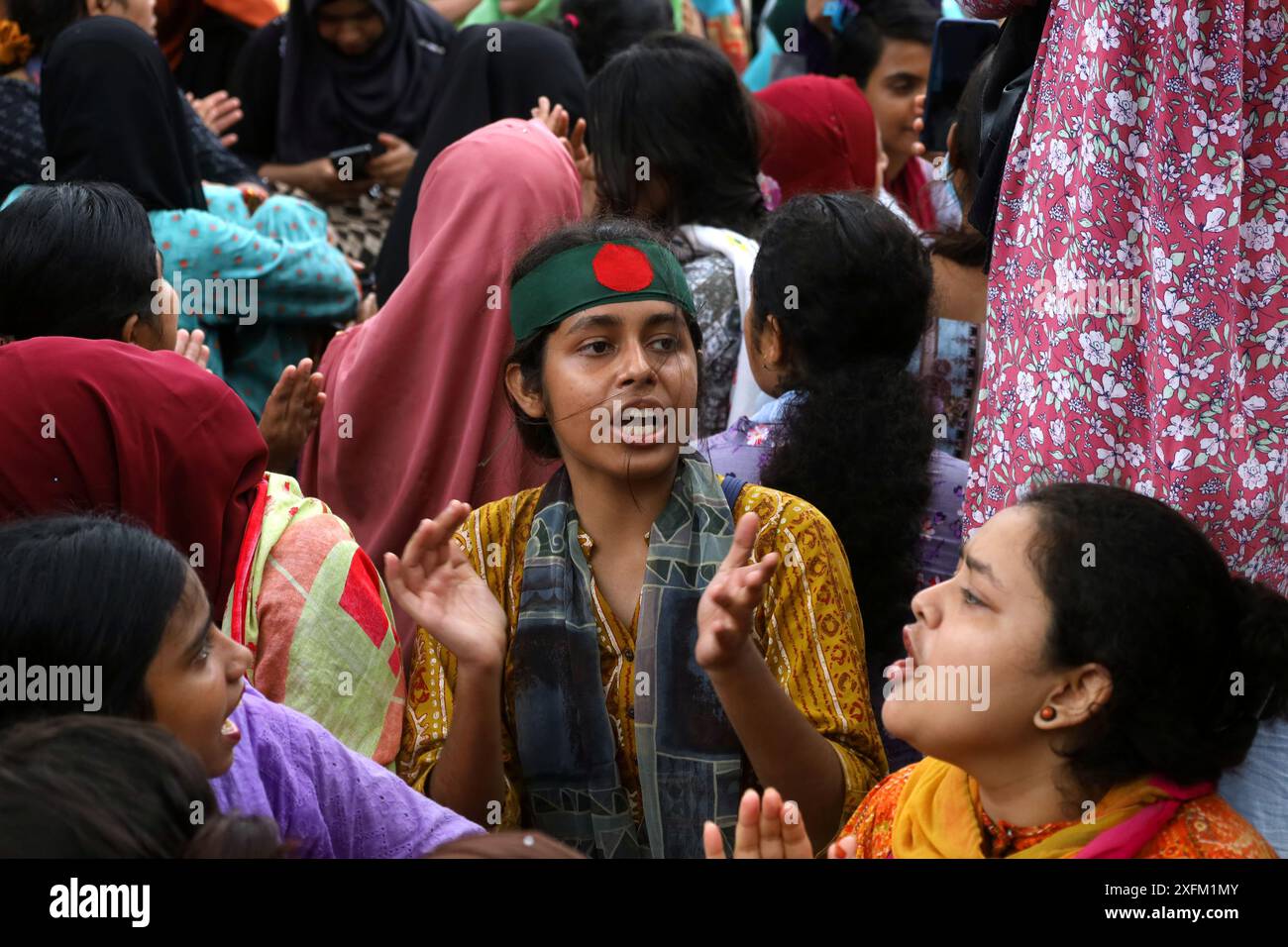 4 luglio 2024, Dacca, Dacca, Bangladesh: Migliaia di studenti si sono riuniti e hanno protestato a Dacca, Bangladesh, chiedendo l'abolizione del sistema di quote nei posti di lavoro governativi. In questo movimento in corso, gli studenti di tutte le università del paese, compresa l'Università di Dacca, protestano nei rispettivi distretti. Attualmente viene mantenuta una quota del 56% per tutti i posti di lavoro di classe i e II del governo. E c'è una quota del 44% basata sul merito. Oggi, l'alta Corte ha stabilito che la quota del 56% rimarrà in vigore per tutti i posti di lavoro governativi di prima e seconda classe. Opporsi a questo verdetto e chiedere il reclutamento di lavoro b Foto Stock