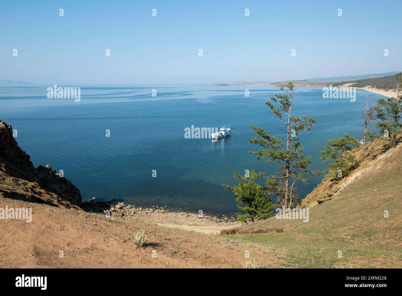Baia vicino a Capo Burhan sull'Isola di Olkhon, Lago Baikal, Siberia, Russia. Foto Stock