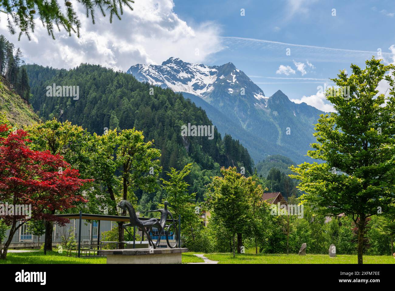 Montagne e stazioni sciistiche viste dal villaggio di Mayrhofen in Austria, in Europa Foto Stock
