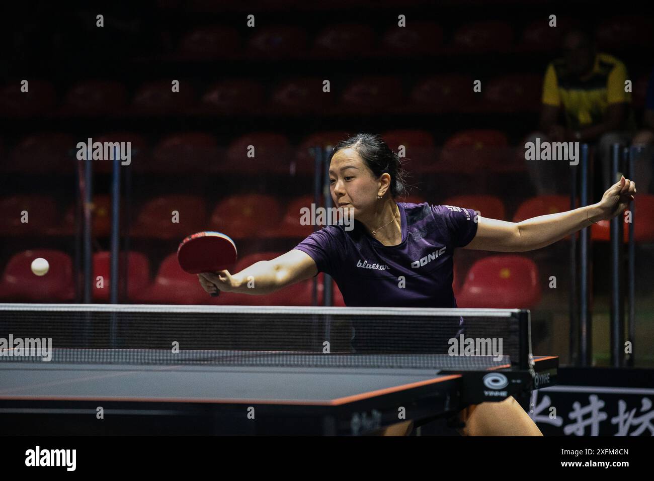 Bangkok, Thailandia. 4 luglio 2024. Yuan Wan della Germania gioca contro Lee Eunhye della Corea del Sud (non nella foto) durante il singolo round femminile di Ping-pong del 64 nella gara del World Table Tennis Star Bangkok 2024 allo Huamark Indoor Stadium. Yuan Wan su Lee Eunhye 3-1 (6:11, 11:4, 11:8, 11:8, 11:8,) crediti: SOPA Images Limited/Alamy Live News Foto Stock