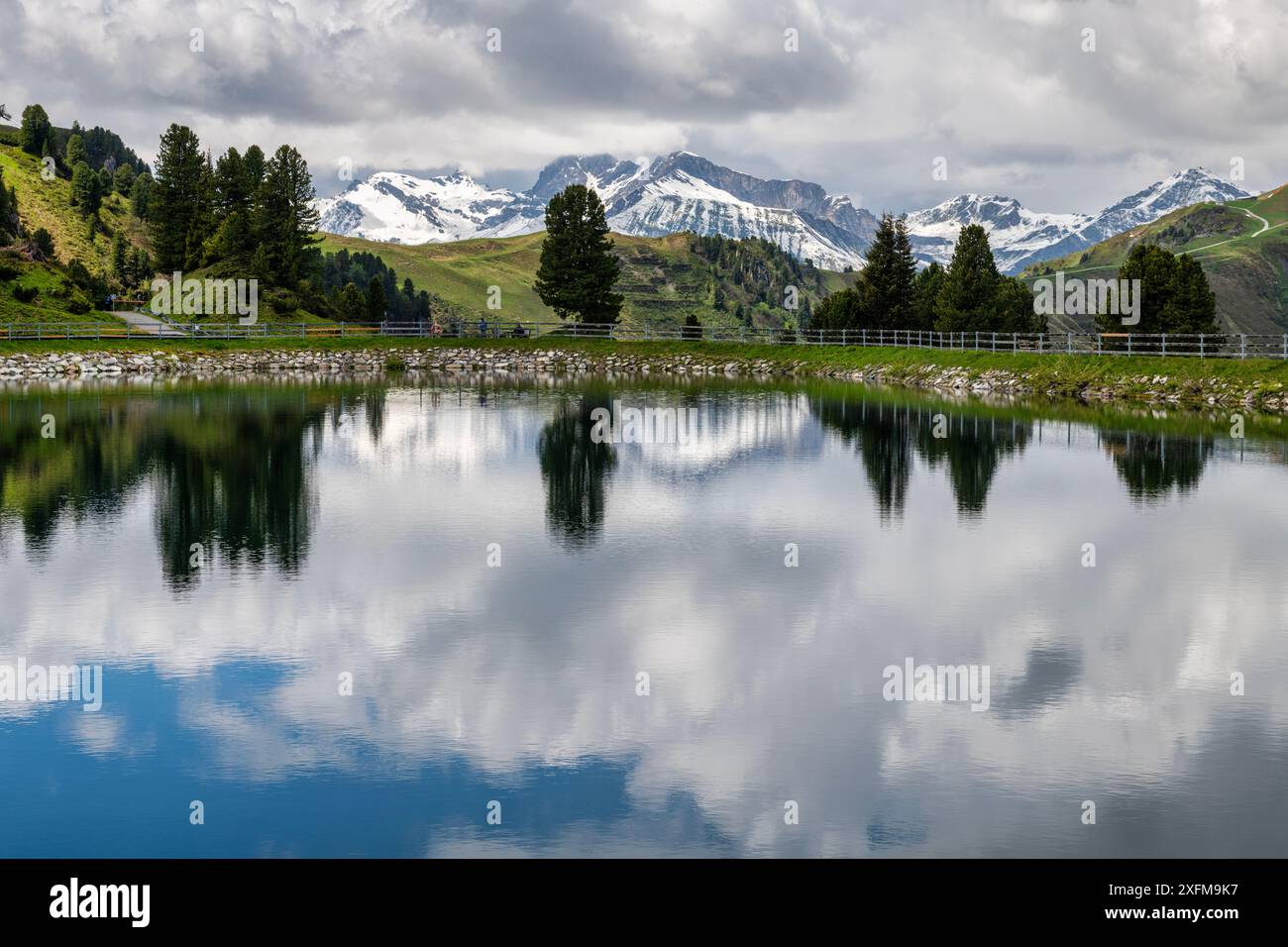 Un lago/bacino idrico sulla cima del monte Penken a Mayrhofen in Austria Foto Stock