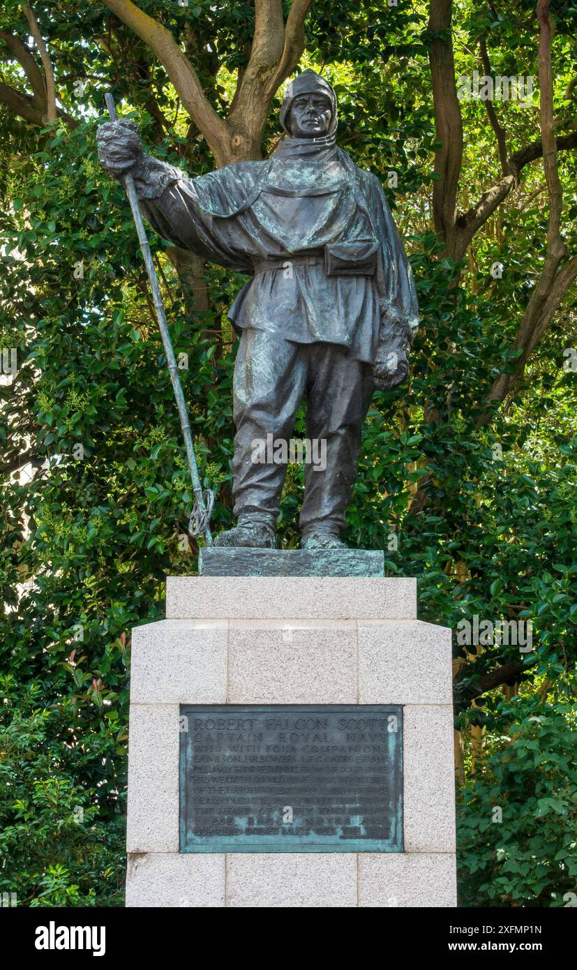 La statua del capitano Robert Falcon Scott a Waterloo Place, Londra Foto Stock