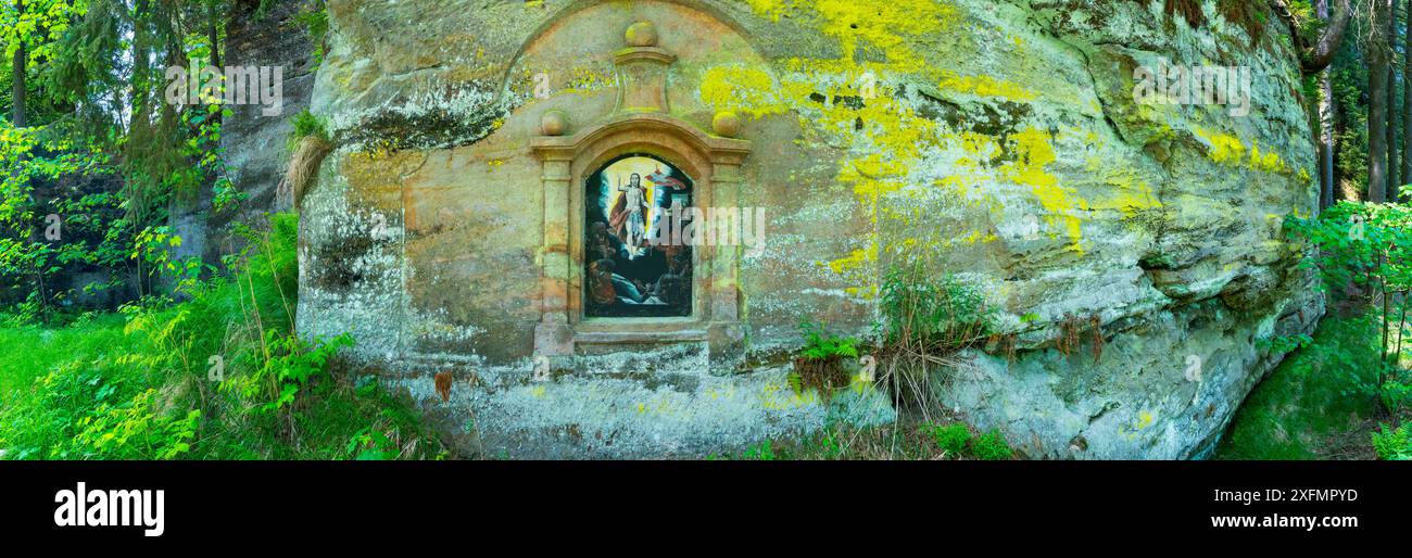 Cappella di roccia di Sant'Ignazio, piccolo dipinto sul retro della cappella. Parco nazionale della Svizzera boema, Repubblica Ceca maggio 2016. Foto Stock