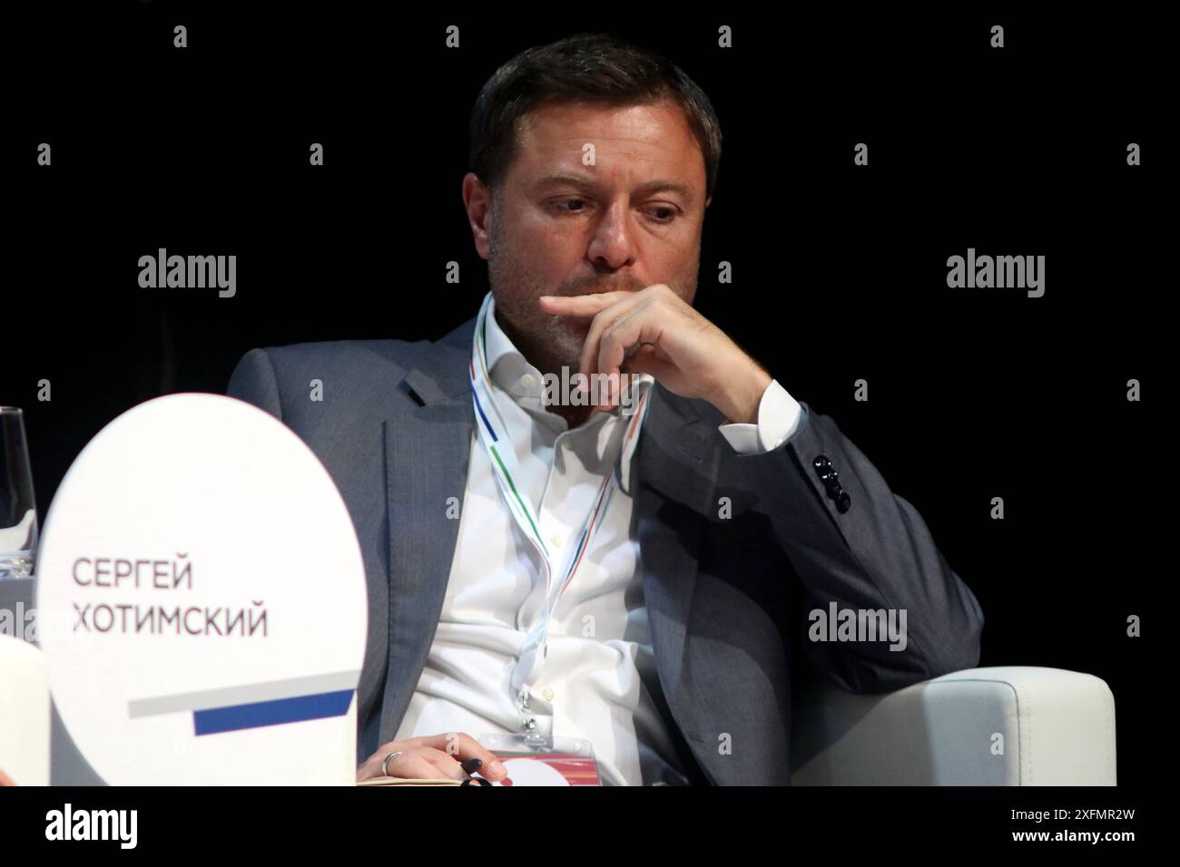 San Pietroburgo, Russia. 4 luglio 2024. Sergey Khotimsky, co-proprietario, primo vicepresidente del Consiglio di amministrazione, membro del Consiglio di vigilanza di Sovcombank, durante la sessione di riforma della regolamentazione e della vigilanza bancaria: Attenzione al rischio di concentrazione del Congresso finanziario della Banca di Russia a San Pietroburgo, Russia. (Foto di Maksim Konstantinov/SOPA Images/Sipa USA) credito: SIPA USA/Alamy Live News Foto Stock