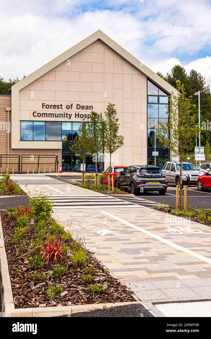 Il nuovo Forest of Dean Community Hospital (aperto nel maggio 2024) a Steam Mills Road, Cinderford, Gloucestershire, Inghilterra Regno Unito Foto Stock