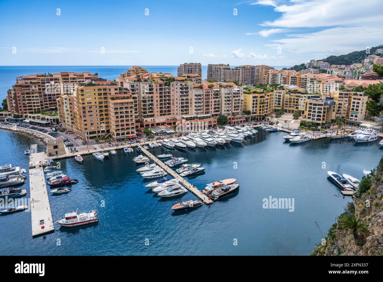 Barche ormeggiate nel porto turistico di Fontvielle a Monte Carlo, Monaco sulla Costa Azzurra, Côte d'Azur Foto Stock