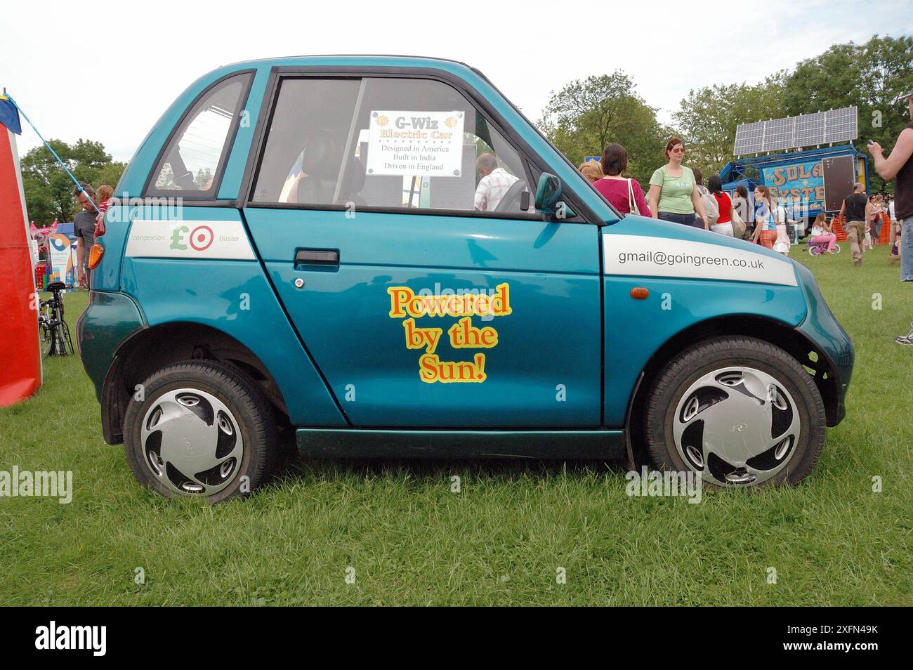 Auto elettrica o veicolo in mostra a Camden Now London Green Fair, Inghilterra, Regno Unito, giugno 2006. Foto Stock