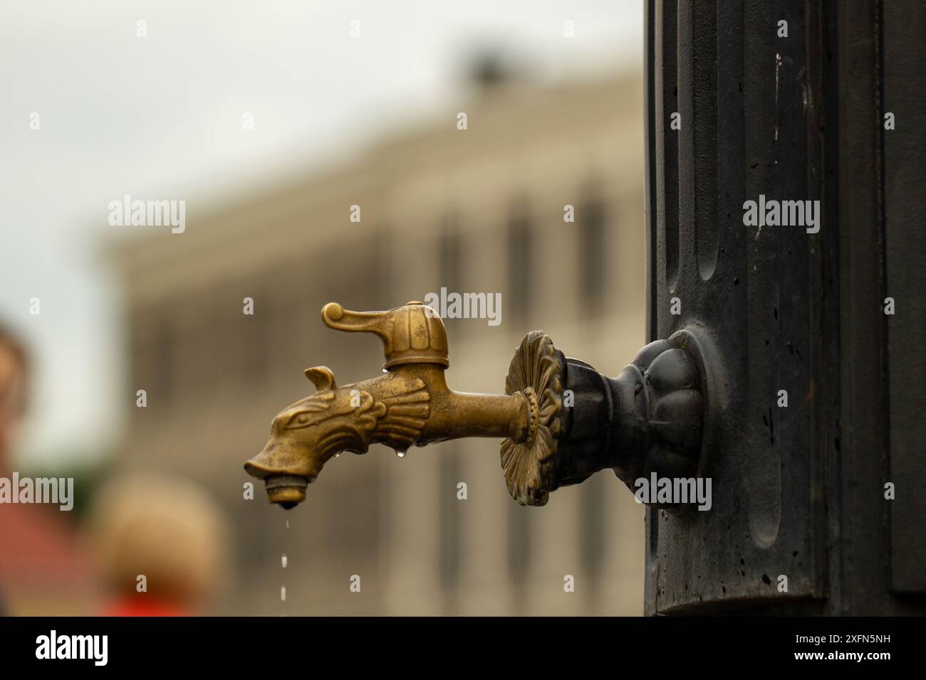 rubinetto dell'acqua potabile pubblico gratuito, temperature estremamente elevate nel mondo, freschezza, equilibrio idrico nel corpo Foto Stock