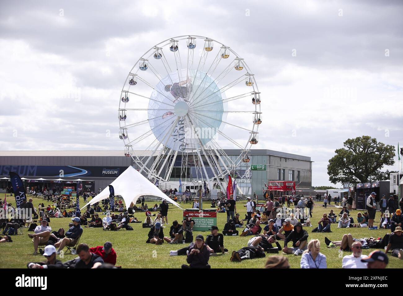 Atmosfera della pista di Silverstone durante il Gran Premio britannico di Formula 1 Qatar Airways 2024, dodicesima prova del Campionato del mondo di Formula 1 2024 dal 5 al 7 luglio 2024 sul circuito di Silverstone, a Silverstone, Regno Unito Foto Stock