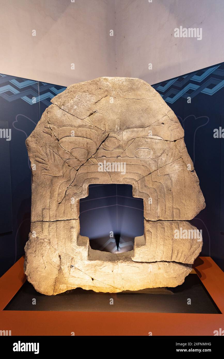 Civiltà Olmec; il Portale per l'Inferno, Monumento 9; una pietra scolpita di Chalcatzingo, Messico, risalente al 700 a.C.-500 a.C., vedi informazioni aggiuntive. Foto Stock