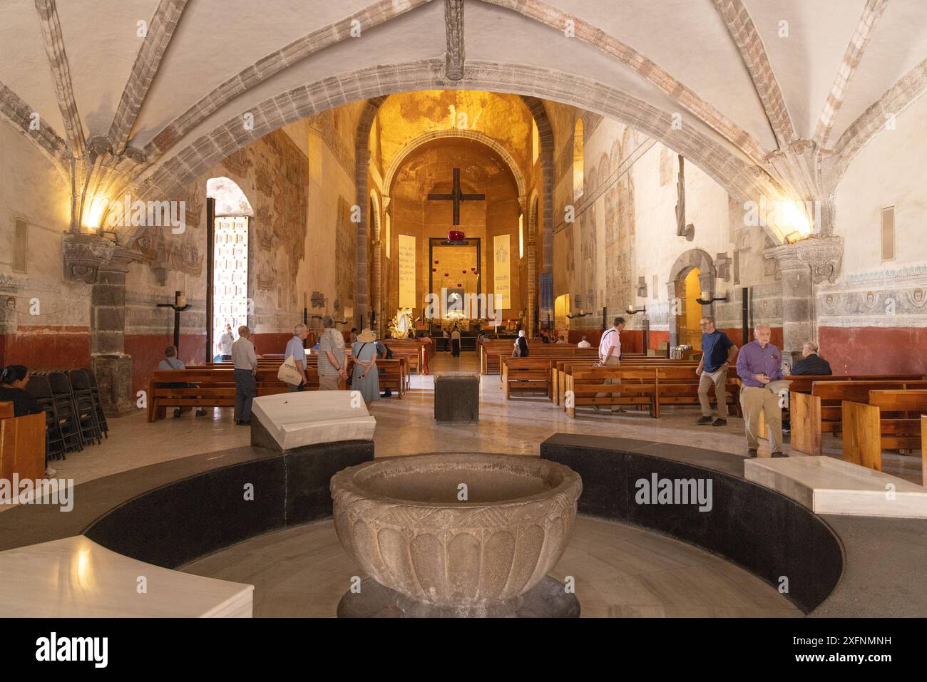 Cattedrale di Cuernavaca, Messico. L'altare maggiore e l'interno della nave; sito patrimonio dell'umanità dell'UNESCO, Cuernavaca, Morelos, Messico. costruito negli anni '1600; xvii secolo Foto Stock