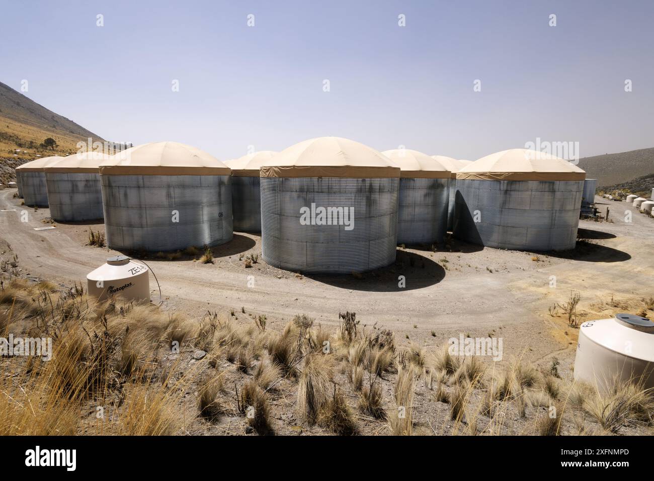 L'High Altitude Water Cherenkov Observatory, a 4.100 metri sul vulcano Sierra Negra, Messico, per la scienza del rilevamento dei raggi cosmici e gamma Foto Stock