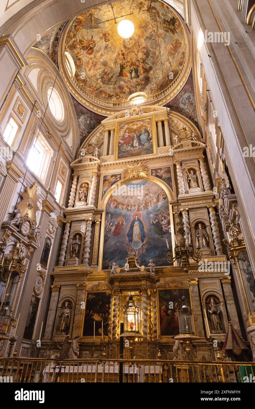 L'altare dei Re, 1649; con cupola ornata; interno della Cattedrale di Puebla, cattedrale cattolica romana, Puebla, Messico Foto Stock