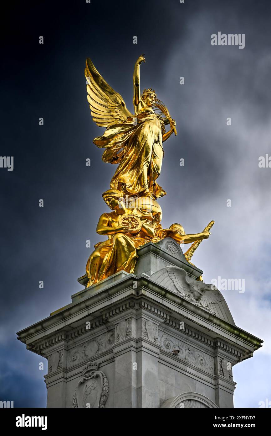 Winged Victory, Queen Victoria Memorial, St. James's Park, Londra, Inghilterra, U. K Foto Stock