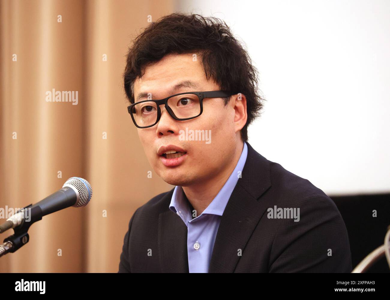 Tokyo, Giappone. 4 luglio 2024. L'auto volante giapponese o l'impresa eVTOL SkyDrive presidente Tomohiro Fukuzawa annuncia che SkyDrive e la compagnia ferroviaria Kyushu (JR Kyushu) hanno accettato di avviare uno studio di fattibilità per sviluppare eVTOL nella resione di Kyushu, nel Giappone occidentale, in una conferenza stampa congiunta a Tokyo giovedì 4 luglio 2024. SkyDrive ha iniziato a produrre l'ultima eVTOL SD-05 con Suzuki Motor e la presenterà al World Expo Osaka/Kansai il prossimo anno. (Foto di Yoshio Tsunoda/AFLO) Foto Stock