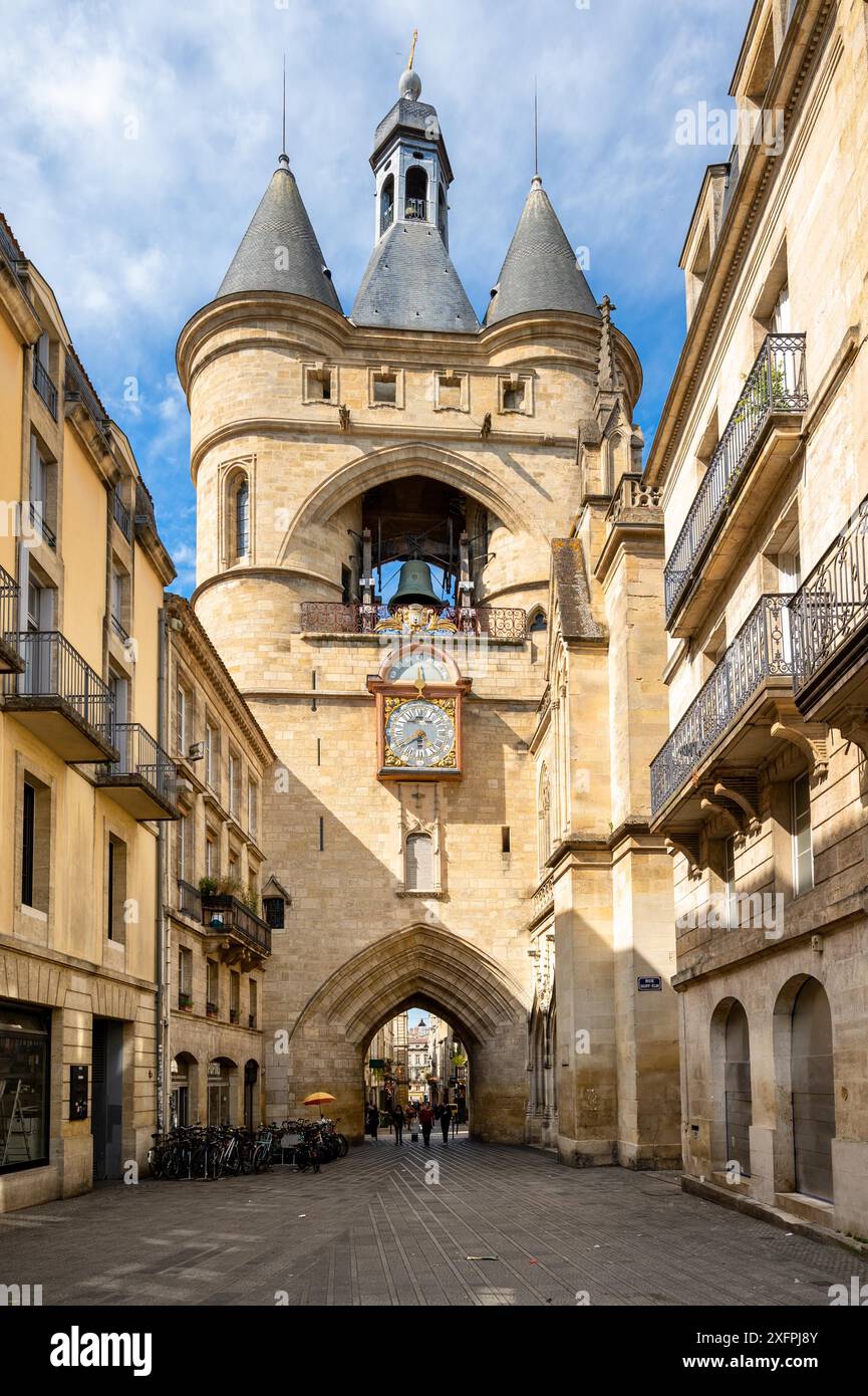 La porta o porta porte Cailhau è una splendida architettura gotica del XV secolo. È sia un cancello difensivo che un arco di trionfo. Bordeaux Foto Stock