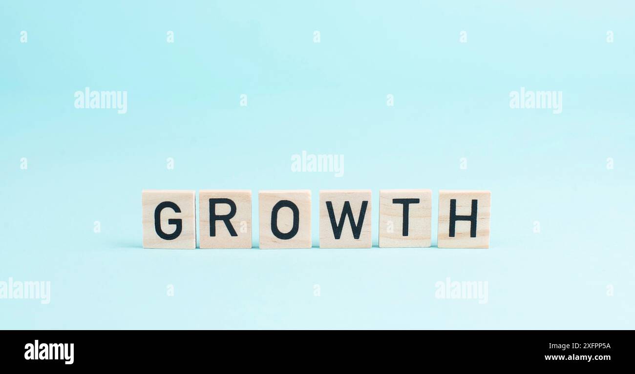 Crescita del business e della finanza, concetto di coaching, progresso e sviluppo, raggiungimento di un obiettivo Foto Stock