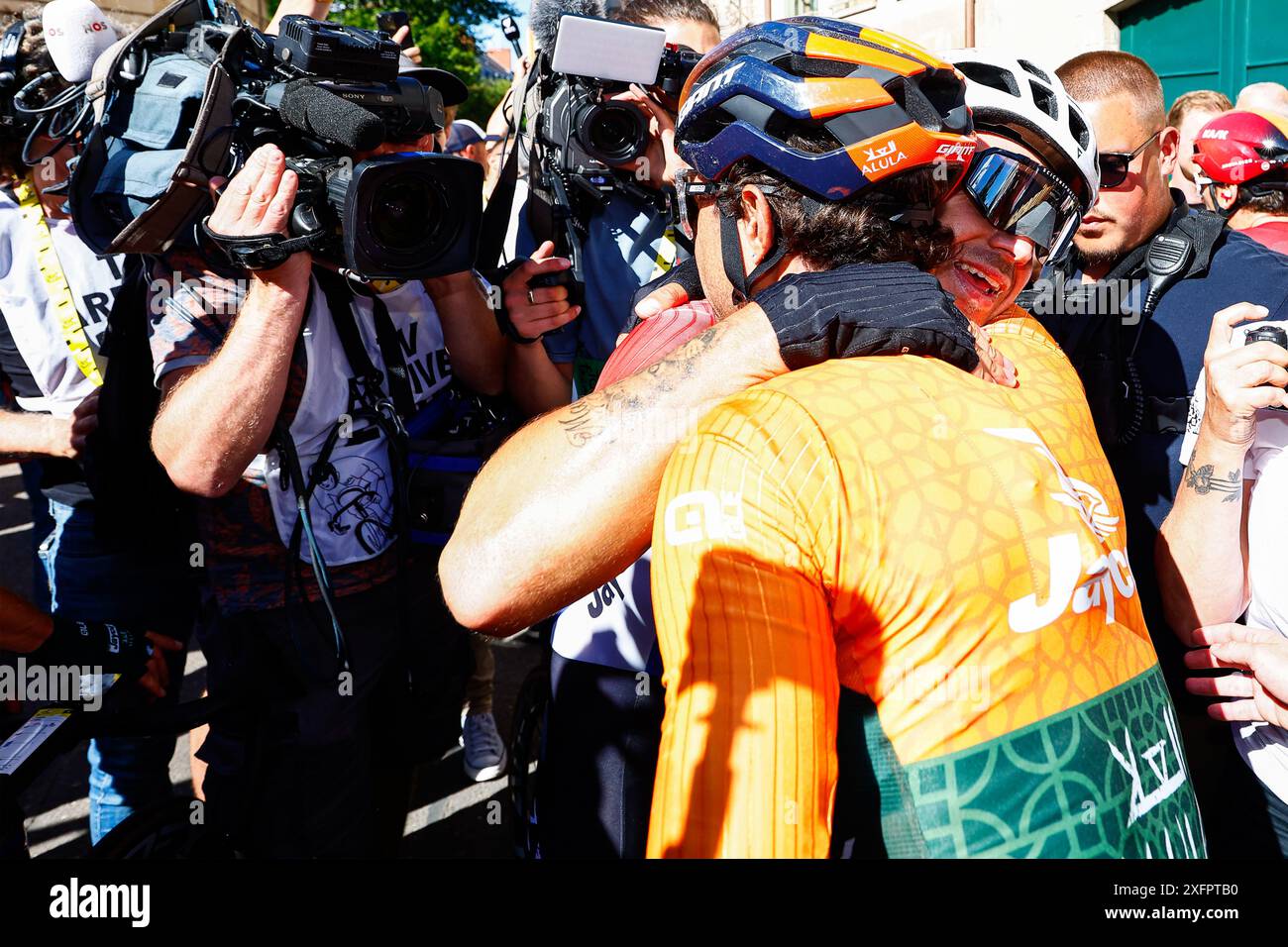 Tour de France 2024 - 111° Edizione - 6° tappa Macon - Digione 163,5 km - 04/07/2024 - Dylan Groenewegen (NED - Team Jayco Alula) - Michael Matthews (AUS - Team Jayco Alula) - foto Luca Bettini/SprintCyclingAgency©2024 Foto Stock