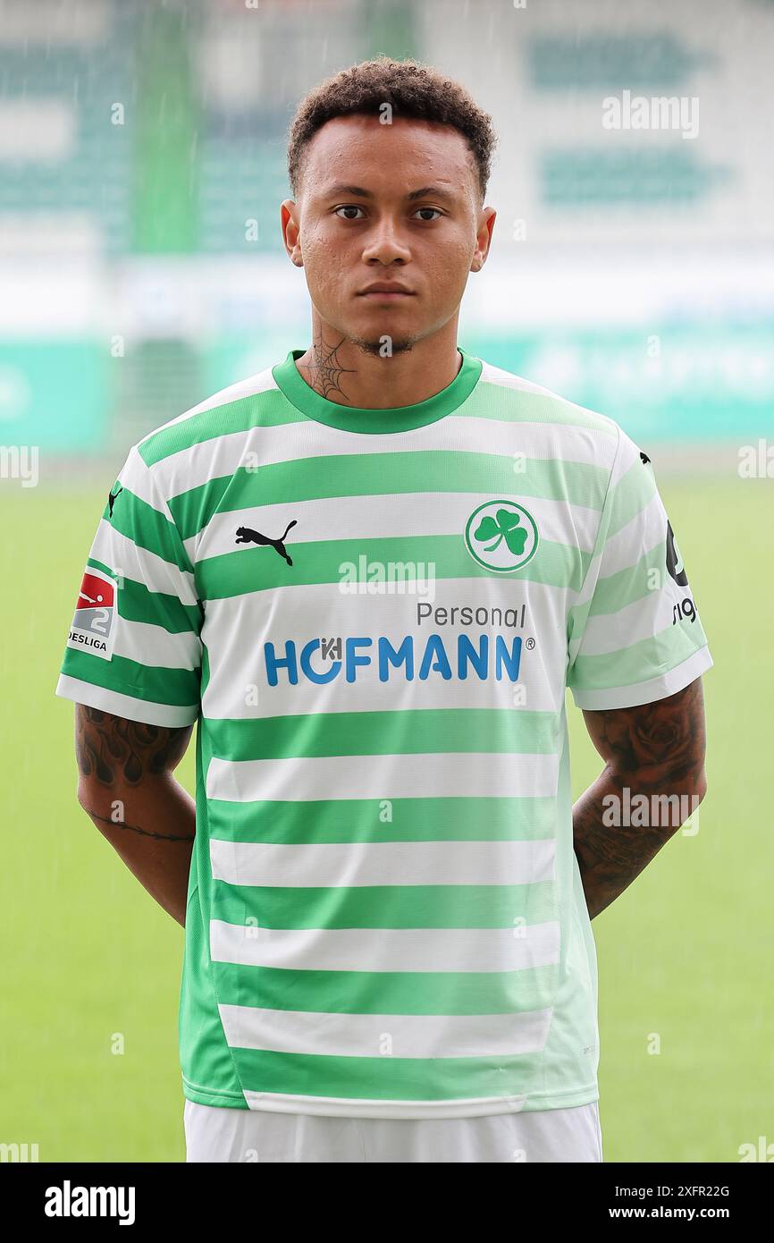 4 luglio 2024, Baviera, Fürth: Calcio: Bundesliga 2, Mediaday SpVgg Greuther Fürth, Roberto massimo. Foto: Daniel Löb/dpa - NOTA IMPORTANTE: In conformità con le normative della DFL German Football League e della DFB German Football Association, è vietato utilizzare o far utilizzare fotografie scattate nello stadio e/o della partita sotto forma di immagini sequenziali e/o serie di foto video. Foto Stock