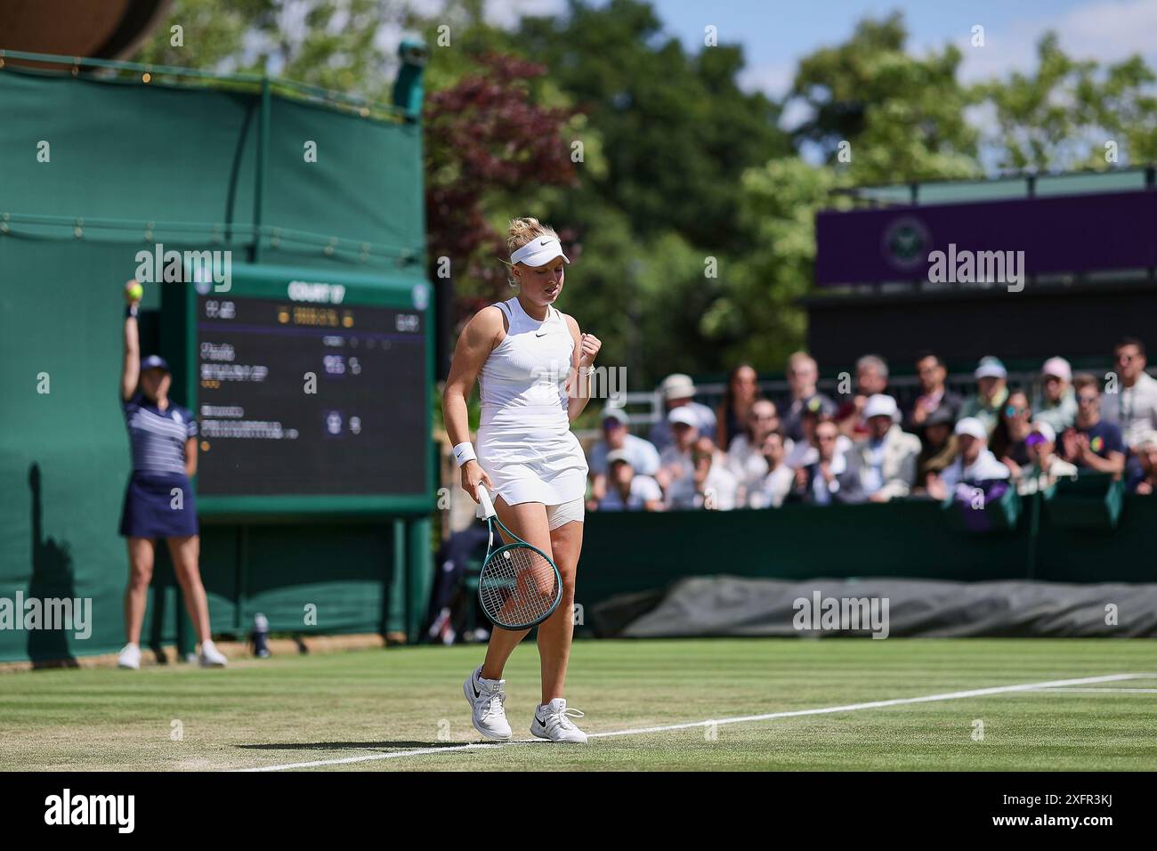 Londra, Londra, Gran Bretagna. 4 luglio 2024. Brenda Fruhvirtova (CZE) festeggia la vittoria del punto durante i Campionati di Wimbledon (Credit Image: © Mathias Schulz/ZUMA Press Wire) SOLO USO EDITORIALE! Non per USO commerciale! Foto Stock