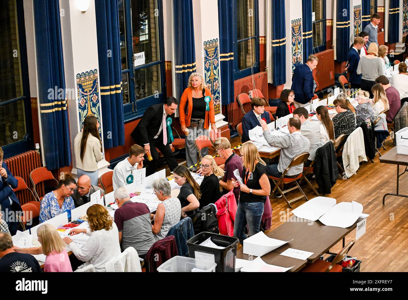 Contando durante le elezioni generali il collegio di Count for the Great Grimsby and Cleethorpes Borough e il collegio di Brigg and Immingham County, tenuto a Grimsby Town Hall, Grimsby, Regno Unito. 4 luglio 2024. Foto di Jon Corken Alamy Live News Foto Stock