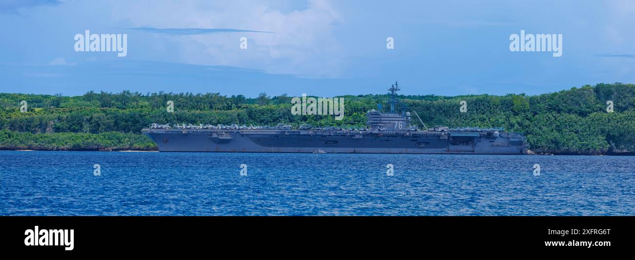 La USS Ronald Reagan (CVN-76) è una superportaerei a propulsione nucleare della classe Nimitz della Marina degli Stati Uniti. La nona nave della sua classe,[6] in cui prende il nome Foto Stock