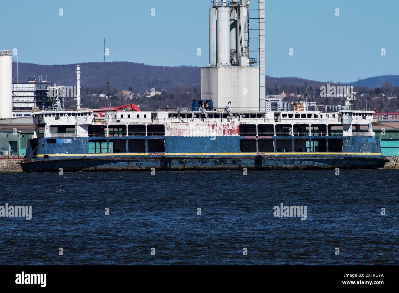 Nave cargo ro-ro/passeggeri Fundy Paradise attraccata al porto di Quebec City dal parco Quai Paquet di Levis, Quebec, Canada Foto Stock