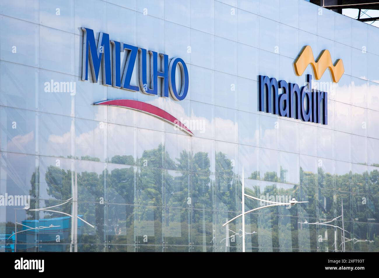 Immagine di marketing per cartellonistica aziendale della banca Mizlho e del gruppo Mandiri. Singapore. Foto Stock