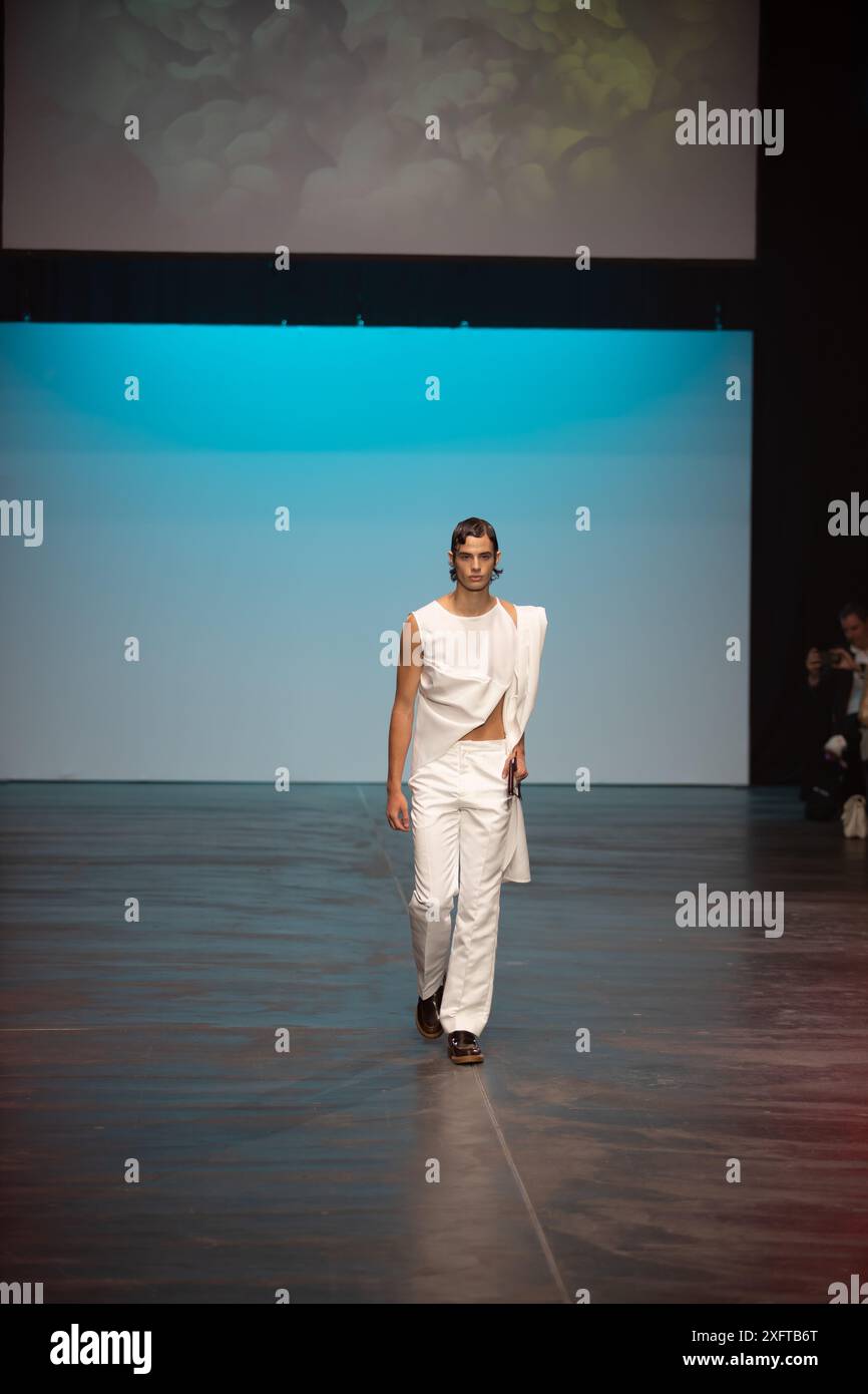 Danny Reinke, präsentierte die Kollektion der Fashion Week 2024 Berlino, Uber Eats Hall, Felix Wolf/Alamy Foto Stock