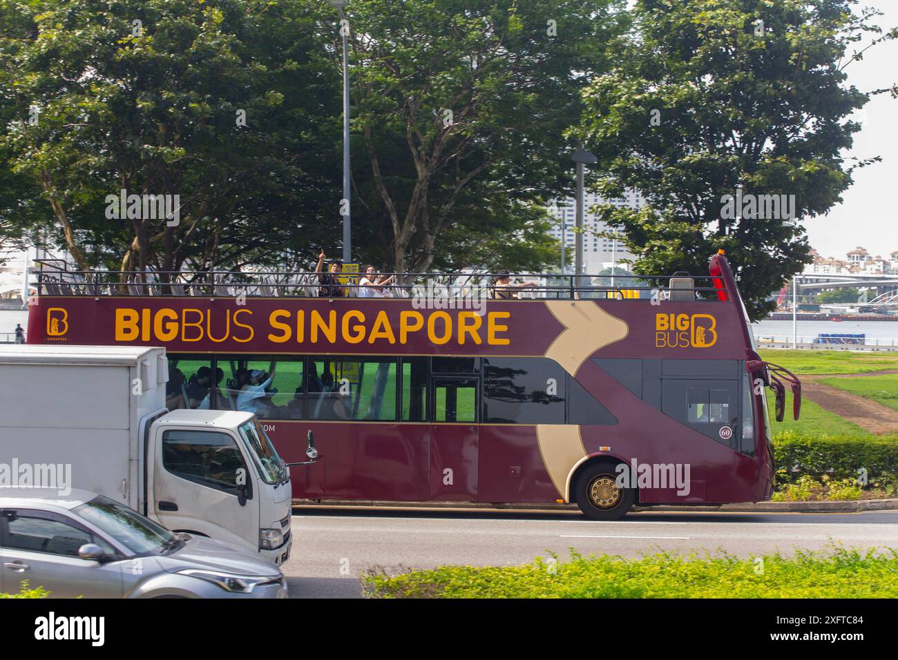 I visitatori possono sperimentare il tour della città del marchio Big Bus nella città-stato. Singapore. Foto Stock