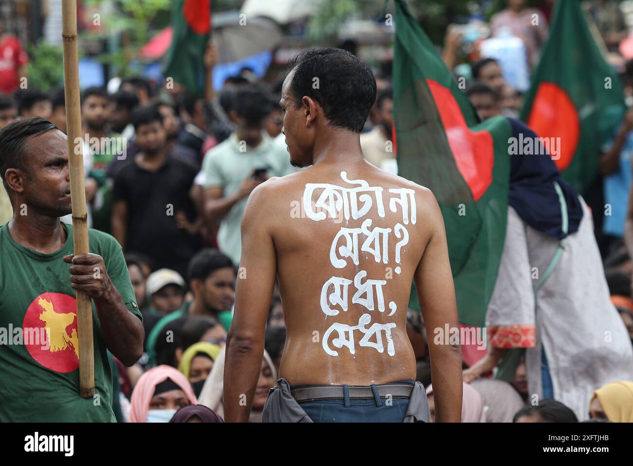 Gli studenti protestano contro il sistema Quata a Dhaka gli studenti dell'Università di Dhaka e di altre università marciarono in una processione per il secondo giorno, protestando contro il verdetto dell'alta Corte per ripristinare il sistema di quote nei posti di lavoro governativi, a Dhaka, Bangladesh, il 4 luglio 2024. Dhaka Distretto di Dhaka Bangladesh Copyright: XHabiburxRahmanx Foto Stock