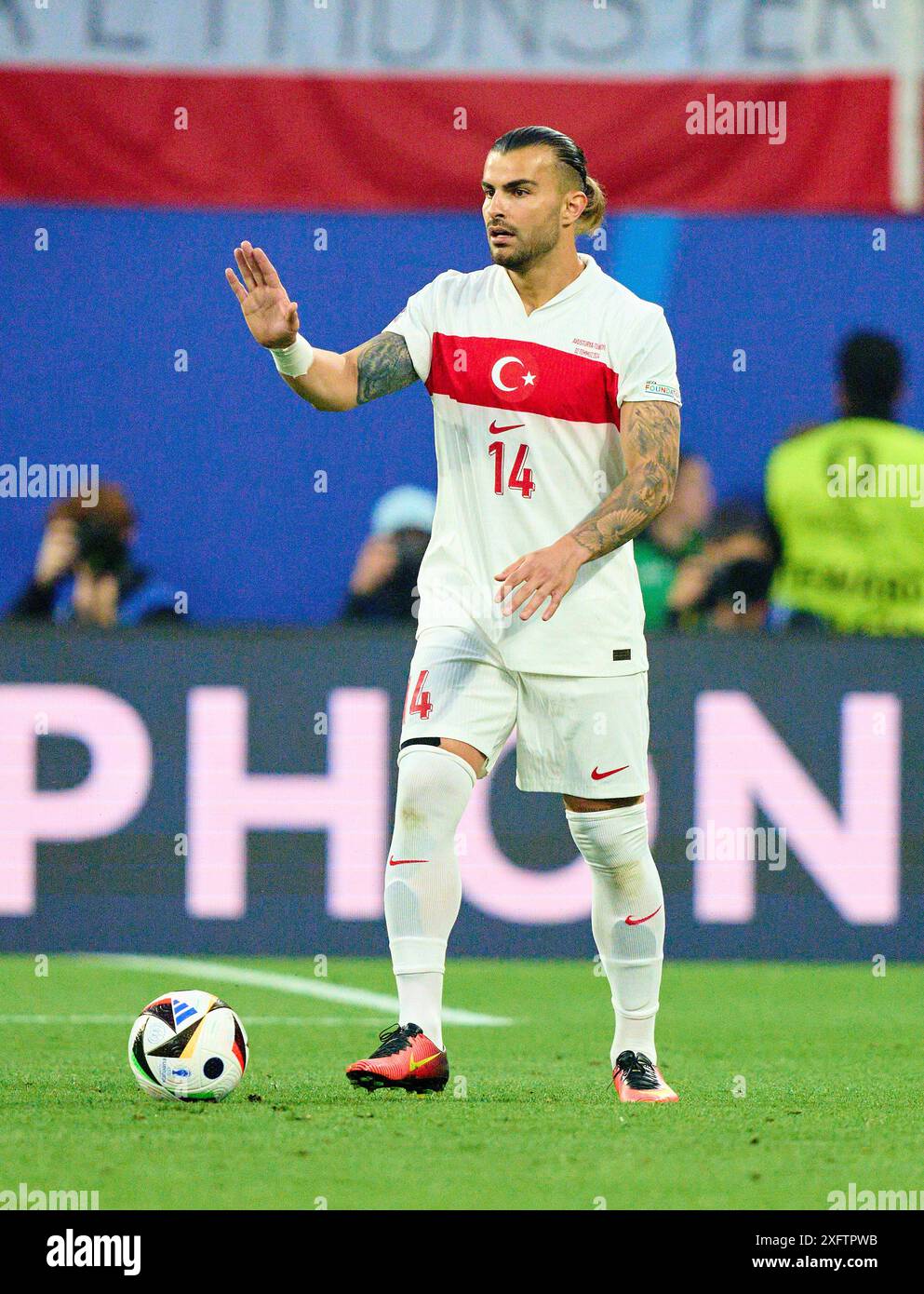 Abdülkerim Bardakci, Türkije 14 nella migliore delle 16 partite AUSTRIA - TÜRKIJE 1-2 dei Campionati europei UEFA 2024 il 02 luglio 2024 a Lipsia, Germania. Fotografo: Peter Schatz Foto Stock