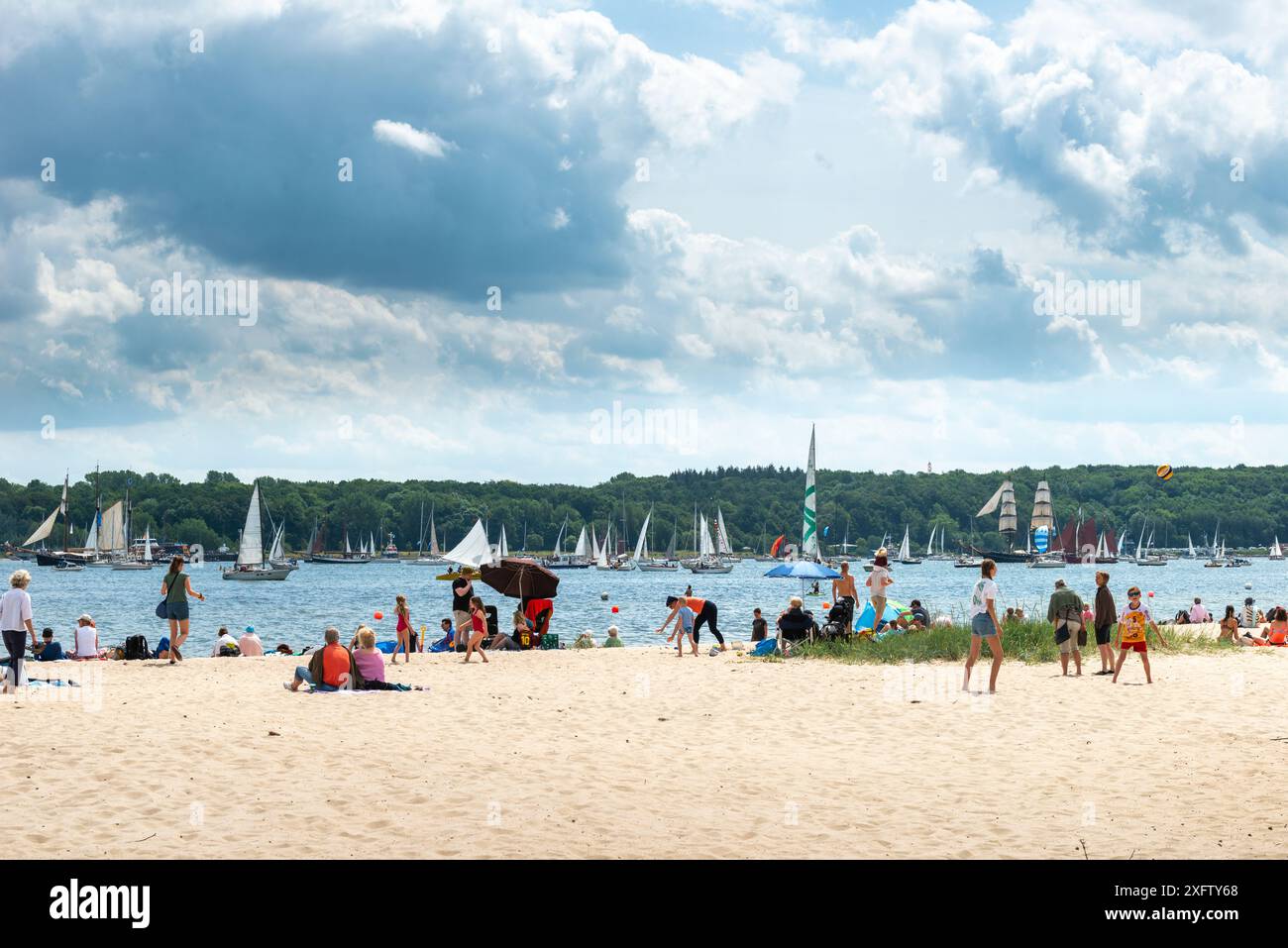 Windjammer Parade, Kiel Week 2024, Falkenstein Beach, Kiel, Kiel Fjord, Falkenstein Beach, Kiel, Schleswig-Holstein, Germania, Foto Stock