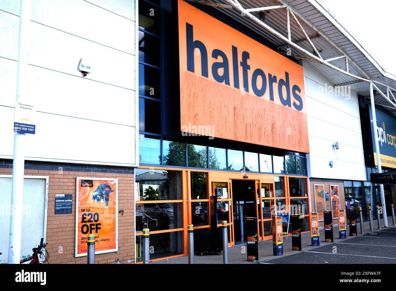 negozio di accessori per auto halfords, sturry, canterbury, kent, regno unito, luglio 2024 Foto Stock