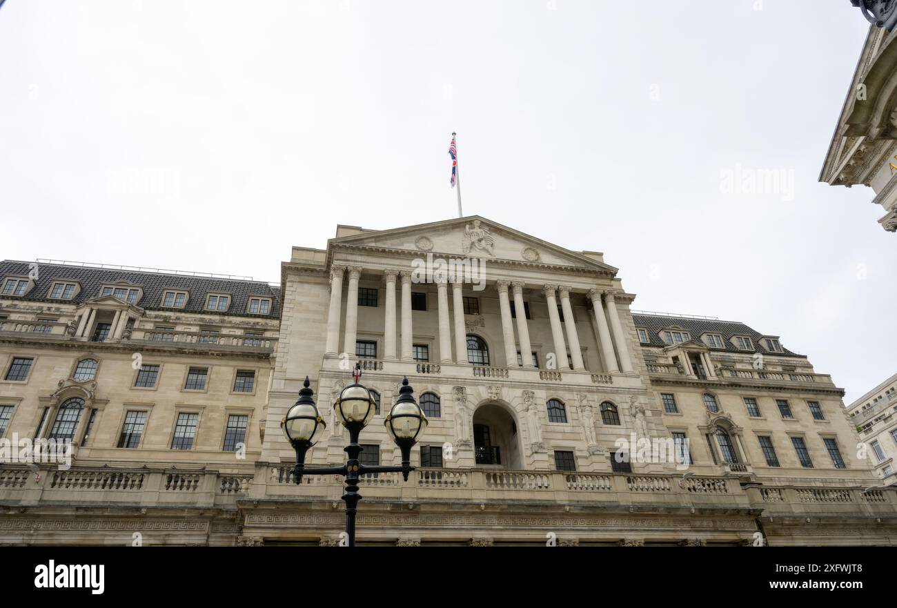 The Bank of England building BoE, Threadneedle Street, London, EC2R 8AH, United Kingdom angled front facade Foto Stock